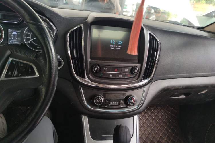 Used Baojun 560 2016 1.8L iAMT Luxury Model Audio And AC Panel