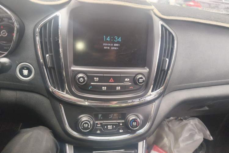 Used Baojun 560 2016 1.8L iAMT Luxury Model Audio And AC Panel