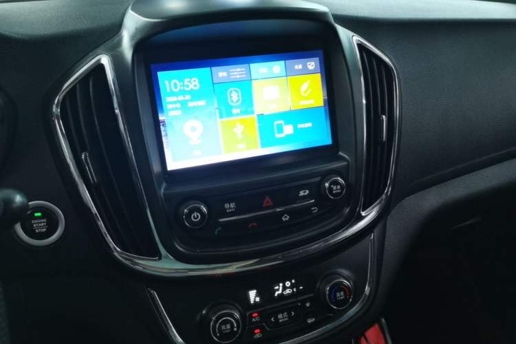 Used Baojun 560 2016 1.5T Manual Luxury Model Audio And AC Panel