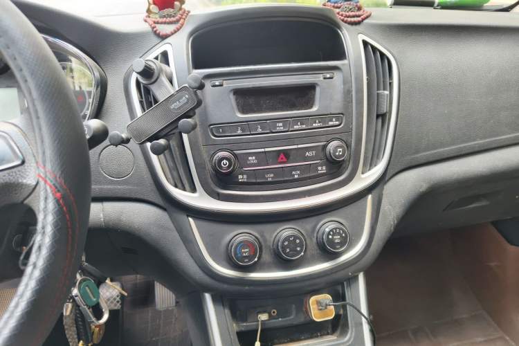 Used Baojun 560 2016 1.8L Manual Value Edition Audio And AC Panel