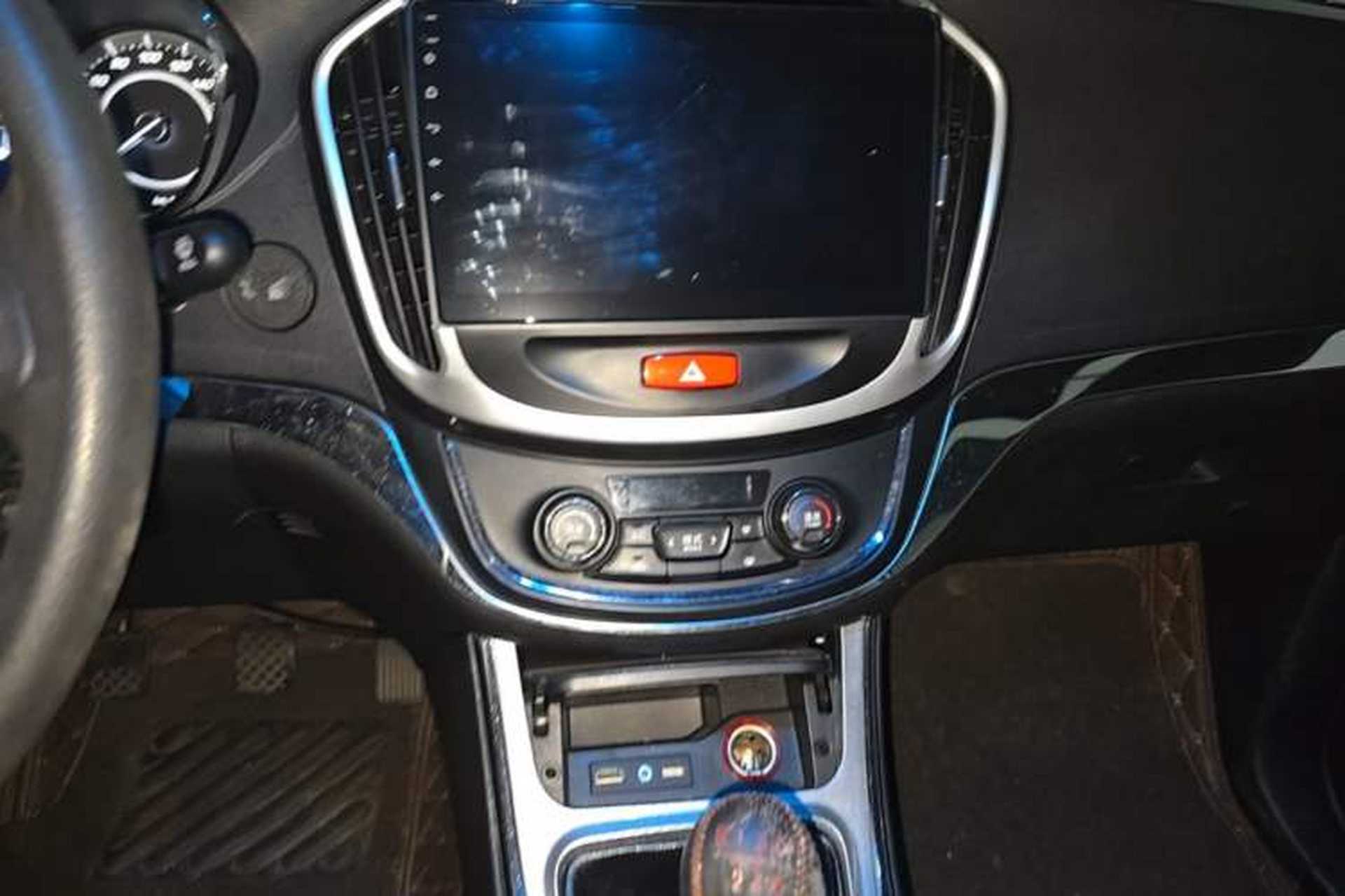Used Baojun 560 2016 1.8L Manual Elite Edition Audio And AC Panel