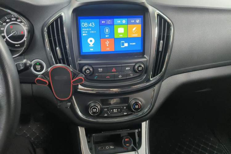 Used Baojun 560 2016 1.5T Manual Luxury Model Audio And AC Panel