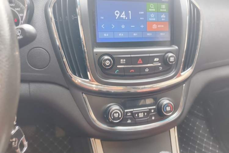 Used Baojun 560 2016 1.8L iAMT Elite Edition Audio And AC Panel