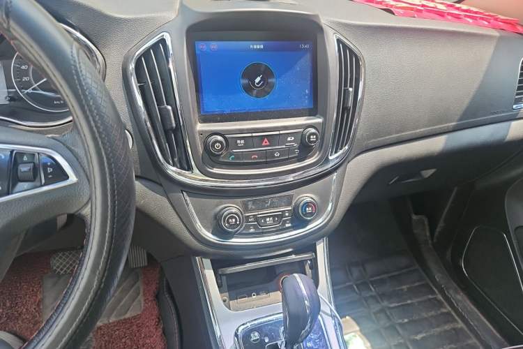 Used Baojun 560 2016 1.8L iAMT Luxury Model Audio And AC Panel
