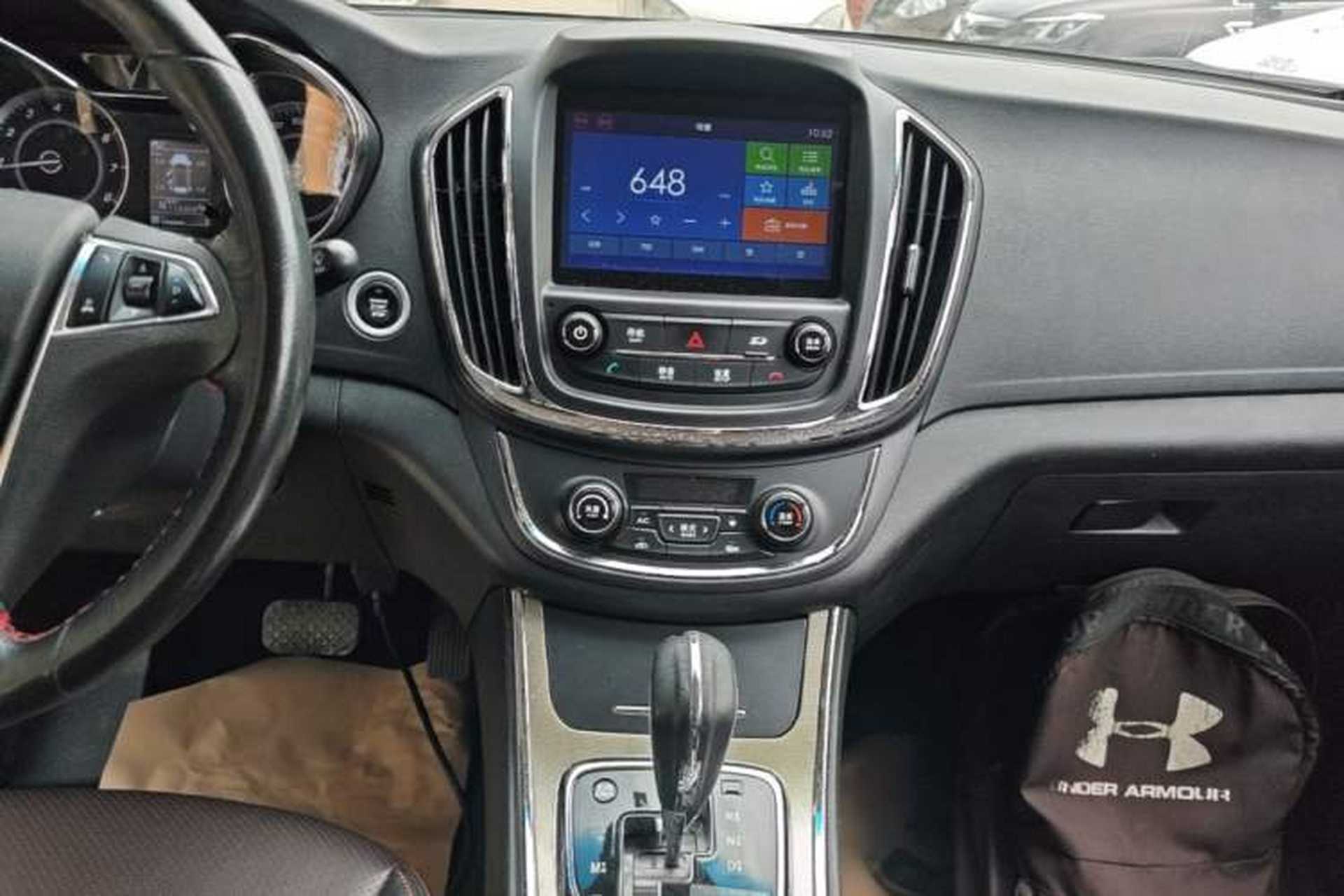 Used Baojun 560 2016 1.8L iAMT Luxury Model Audio And AC Panel
