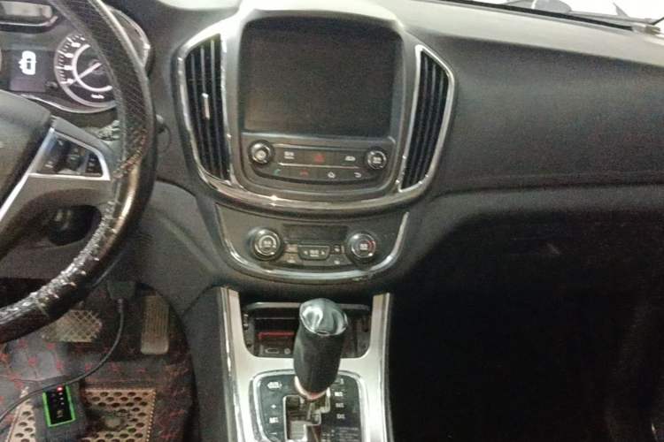 Used Baojun 560 2016 1.8L iAMT Elite Edition Audio And AC Panel