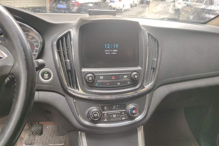 Used Baojun 560 2016 1.8L Manual Luxury Edition Audio And AC Panel