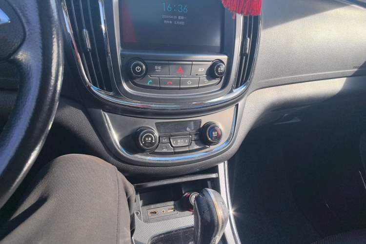 Used Baojun 560 2016 1.8L iAMT Luxury Model Audio And AC Panel