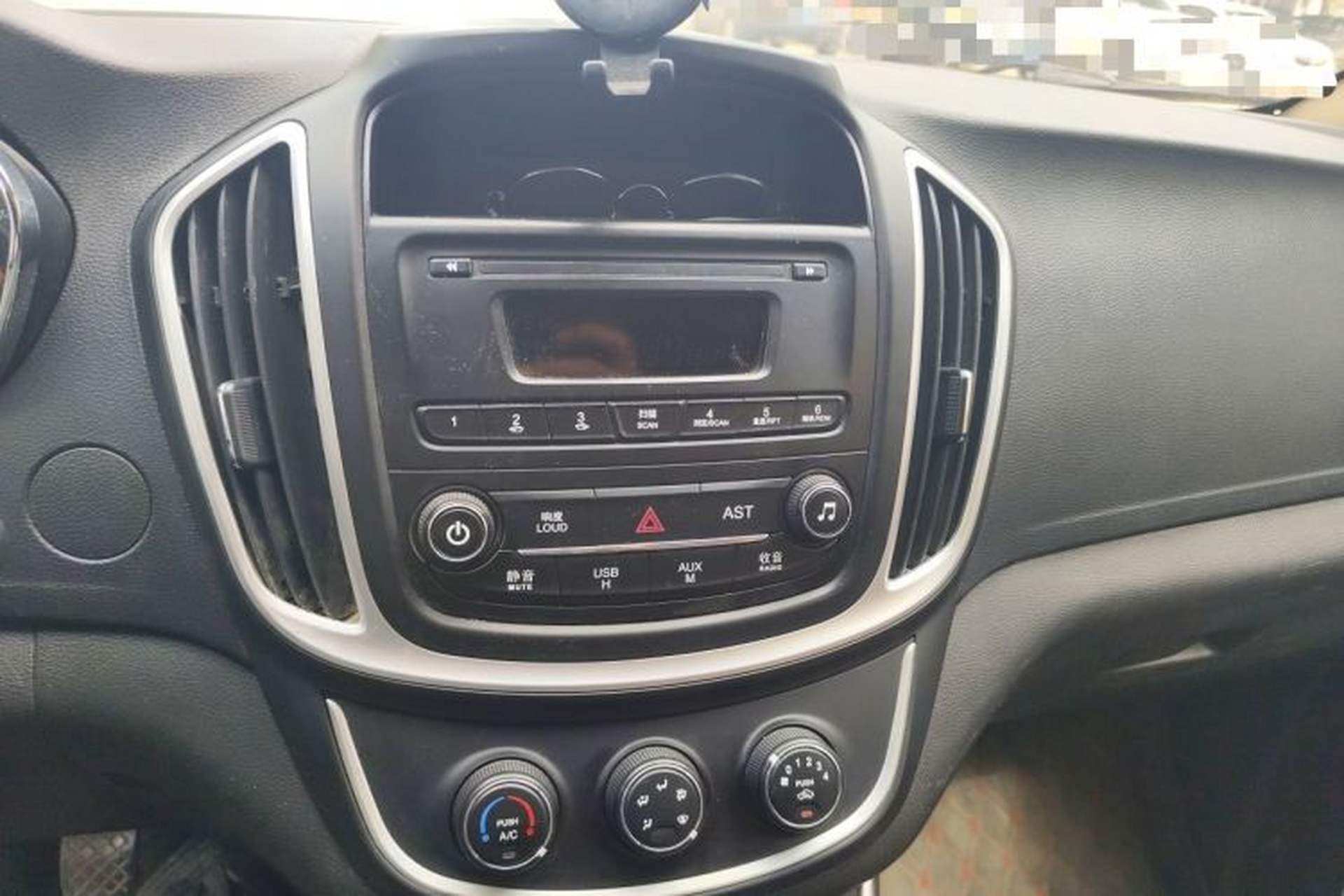 Used Baojun 560 2016 1.8L Manual Value Edition Audio And AC Panel