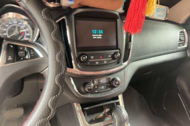 Used Baojun 560 2016 1.8L iAMT Luxury Model Audio And AC Panel