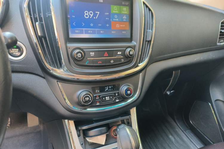 Used Baojun 560 2016 1.8L iAMT Luxury Model Audio And AC Panel