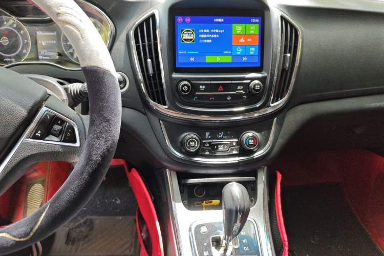 Used Baojun 560 2016 1.8L iAMT Luxury Model Audio And AC Panel