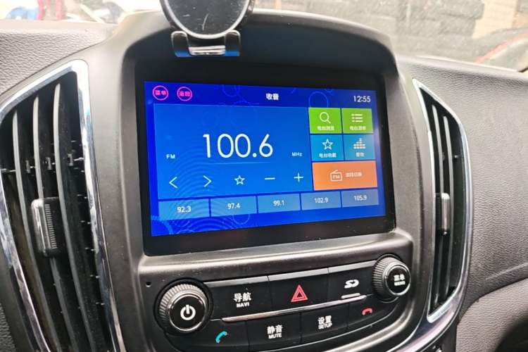 Used Baojun 560 2016 1.8L iAMT Luxury Model Audio And AC Panel