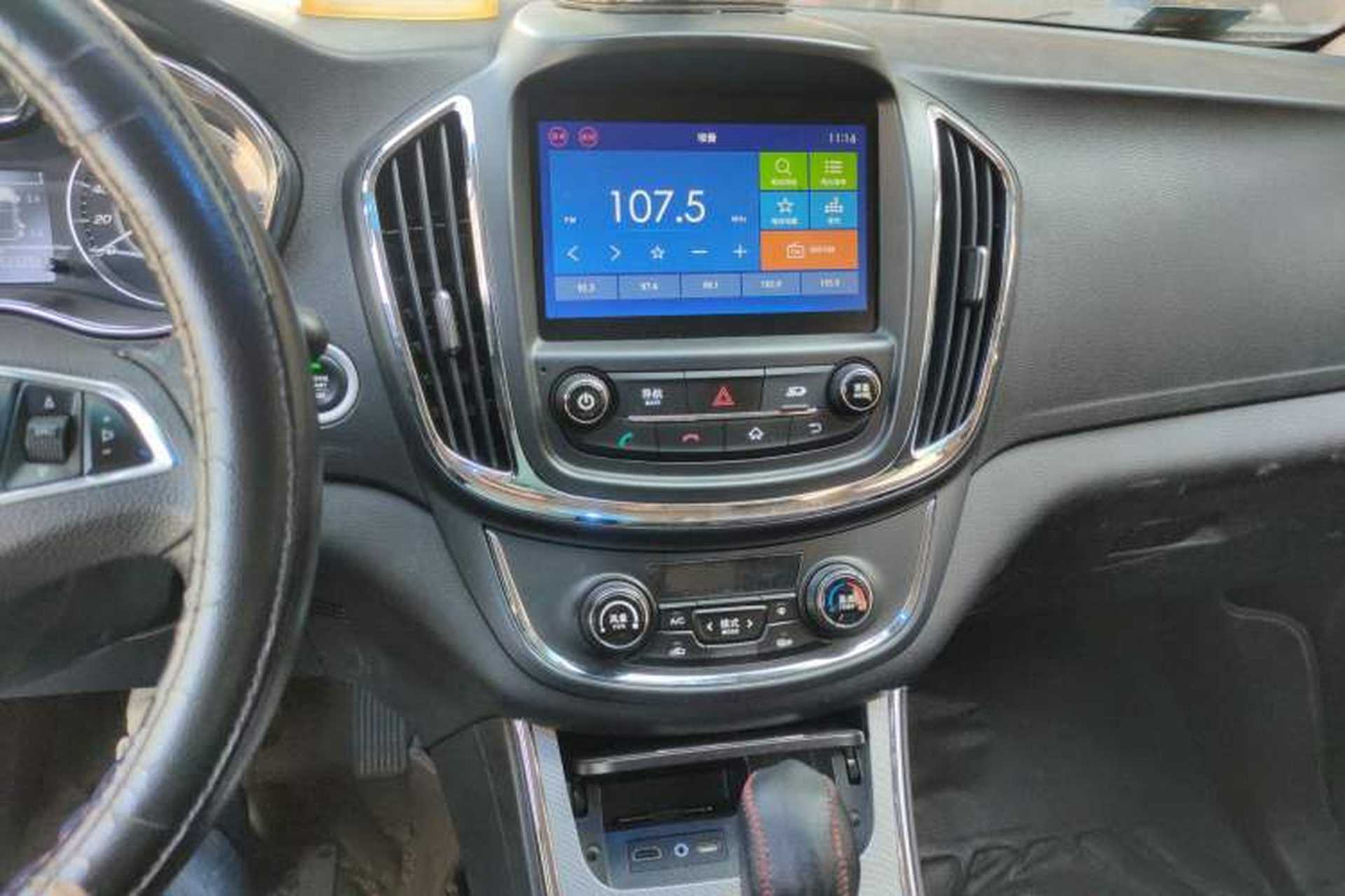 Used Baojun 560 2016 1.8L iAMT Luxury Model Audio And AC Panel