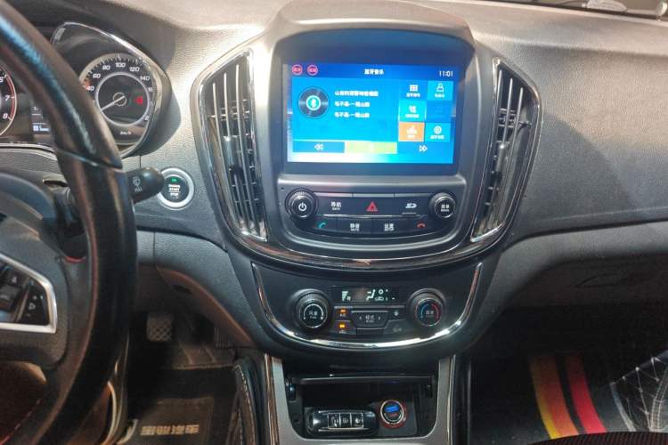 Used Baojun 560 2016 1.5T Manual Luxury Model Audio And AC Panel