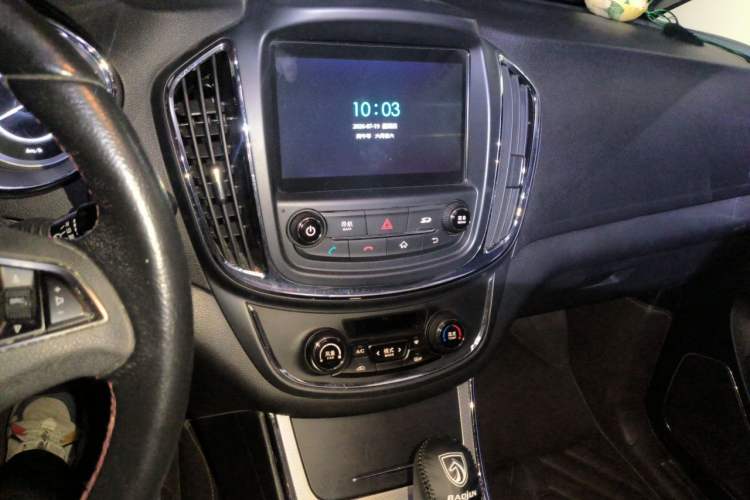 Used Baojun 560 2016 1.8L iAMT Luxury Model Audio And AC Panel