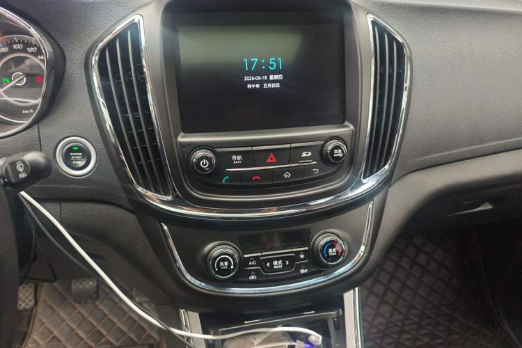 Used Baojun 560 2016 1.5T Manual Luxury Model Audio And AC Panel