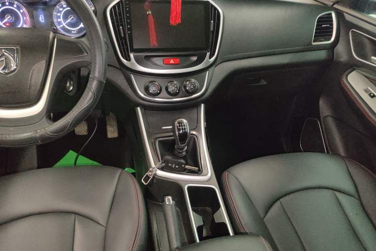 Used Baojun 560 2016 1.5T Manual Comfort Edition Audio And AC Panel