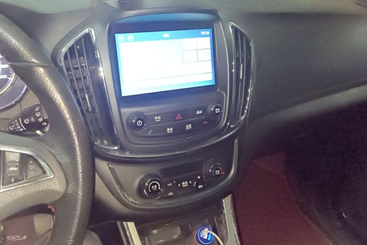 Used Baojun 560 2016 1.5T Manual Luxury Model Audio And AC Panel