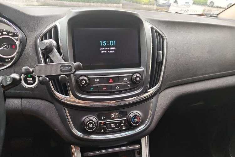 Used Baojun 560 2016 1.8L iAMT Luxury Model Audio And AC Panel
