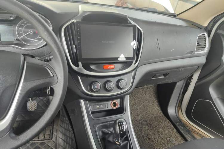 Used Baojun 560 2016 1.8L Manual Value Edition Audio And AC Panel