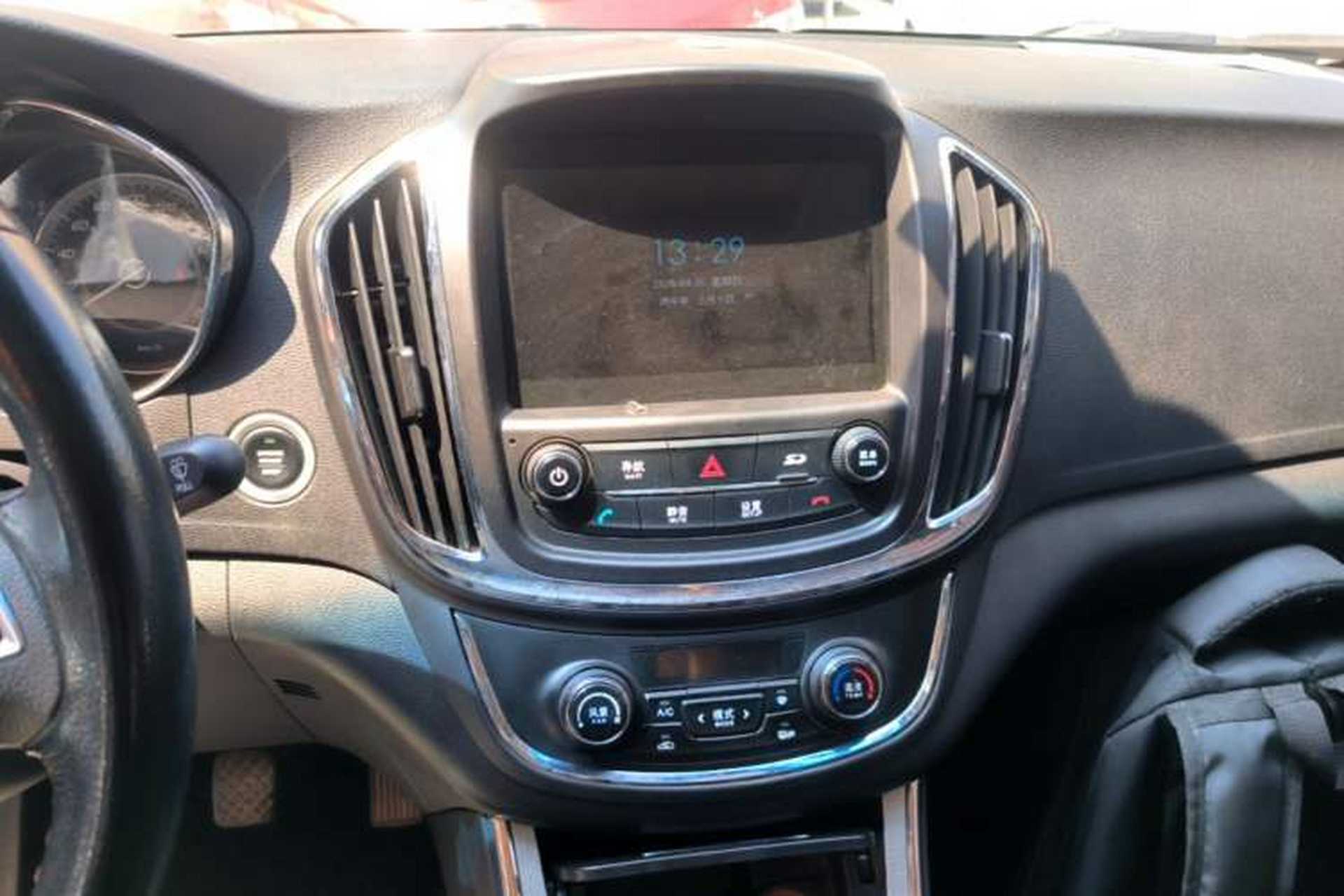 Used Baojun 560 2016 1.5T Manual Luxury Model Audio And AC Panel