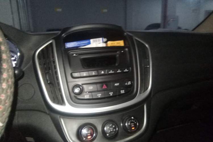 Used Baojun 560 2016 1.5T Manual Comfort Edition Audio And AC Panel