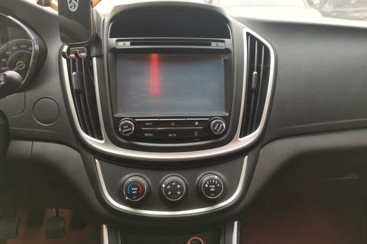 Used Baojun 560 2016 1.8L Manual Value Edition Audio And AC Panel