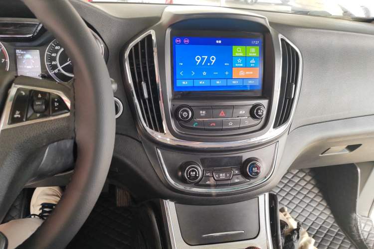 Used Baojun 560 2016 1.5T Manual Luxury Model Audio And AC Panel