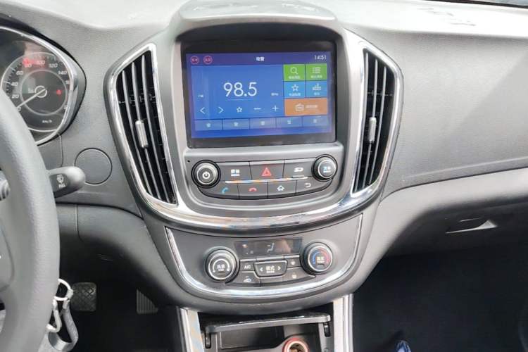 Used Baojun 560 2016 1.5T Manual Elite Edition Audio And AC Panel