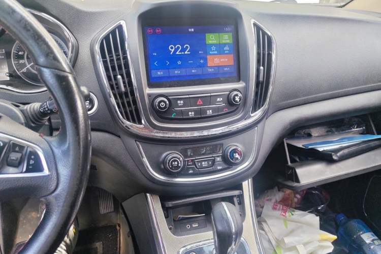 Used Baojun 560 2016 1.8L iAMT Luxury Model Audio And AC Panel