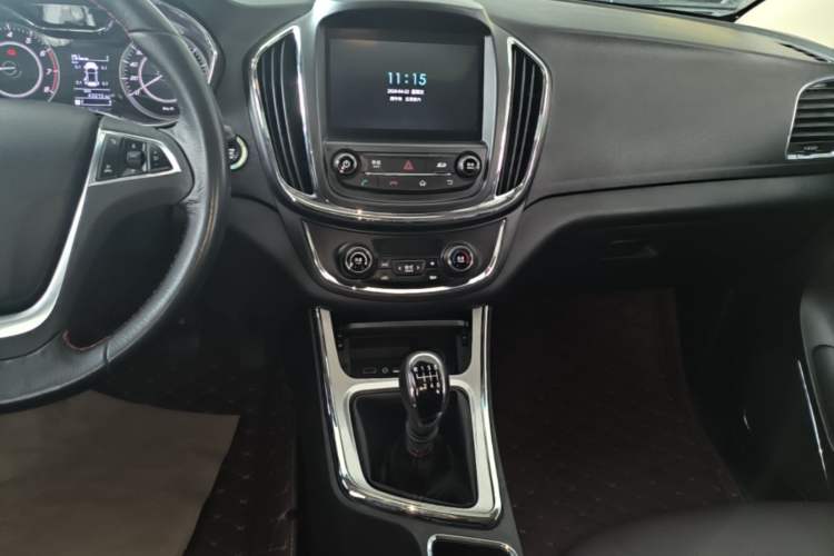 Used Baojun 560 2016 1.8L Manual Luxury Edition Audio And AC Panel