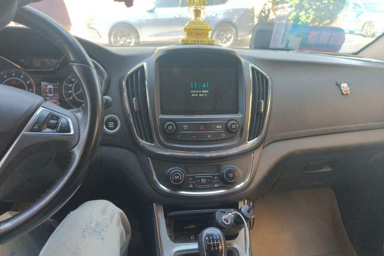 Used Baojun 560 2016 1.8L Manual Luxury Edition Audio And AC Panel