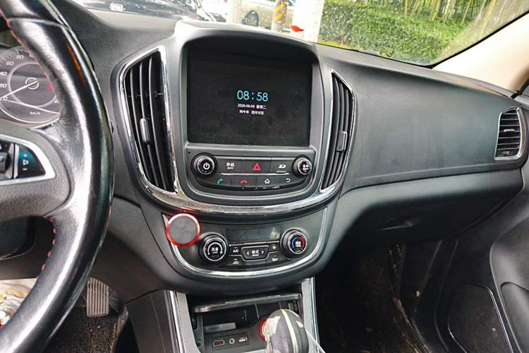 Used Baojun 560 2016 1.8L iAMT Luxury Model Audio And AC Panel