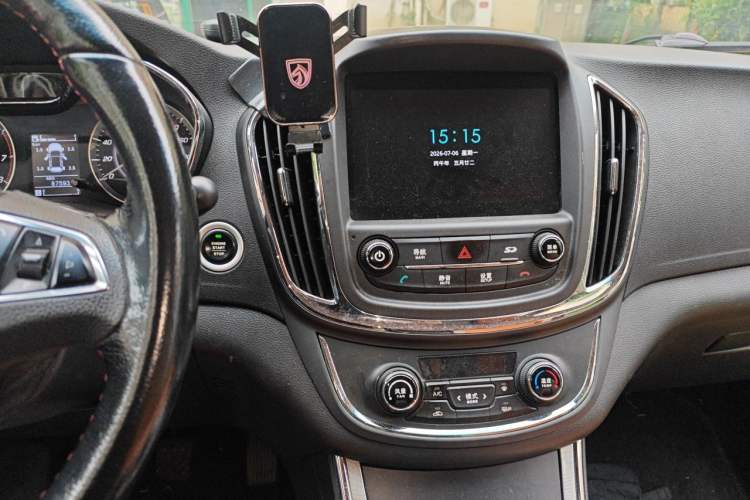 Used Baojun 560 2016 1.5T Manual Luxury Model Audio And AC Panel
