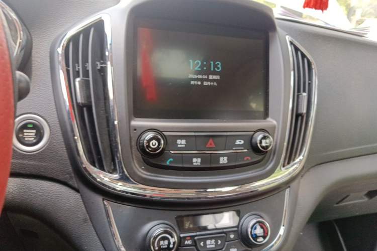 Used Baojun 560 2016 1.8L iAMT Luxury Model Audio And AC Panel
