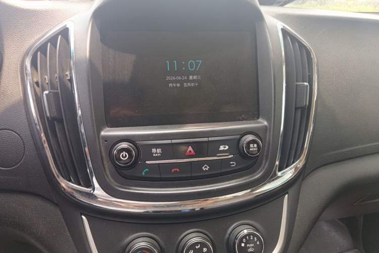 Used Baojun 560 2016 1.8L Manual Value Edition Audio And AC Panel