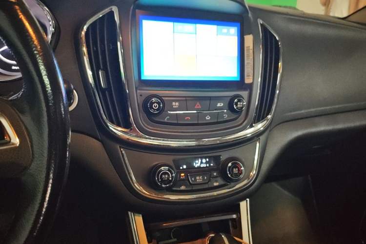 Used Baojun 560 2016 1.8L iAMT Luxury Model Audio And AC Panel