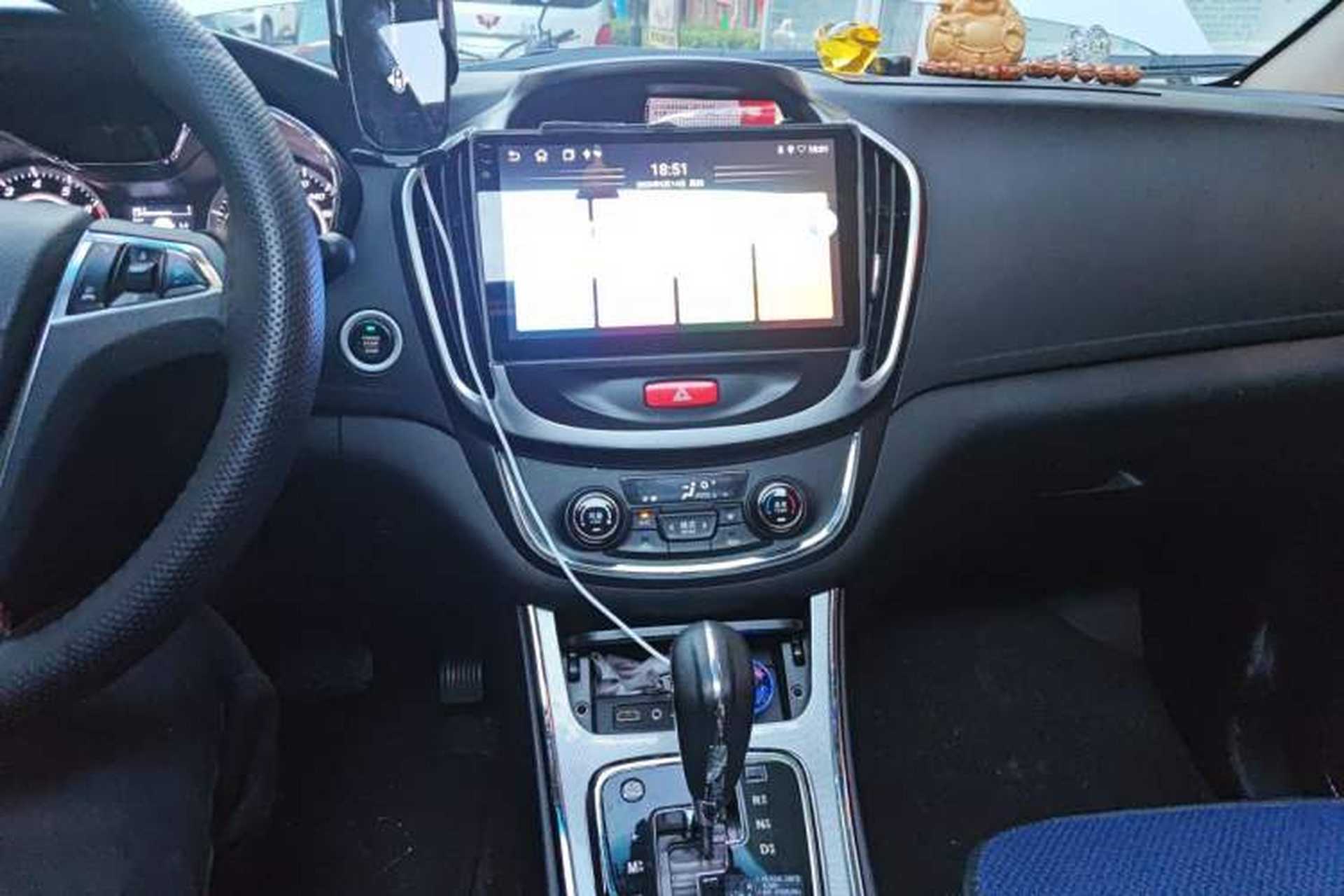 Used Baojun 560 2016 1.8L iAMT Luxury Model Audio And AC Panel