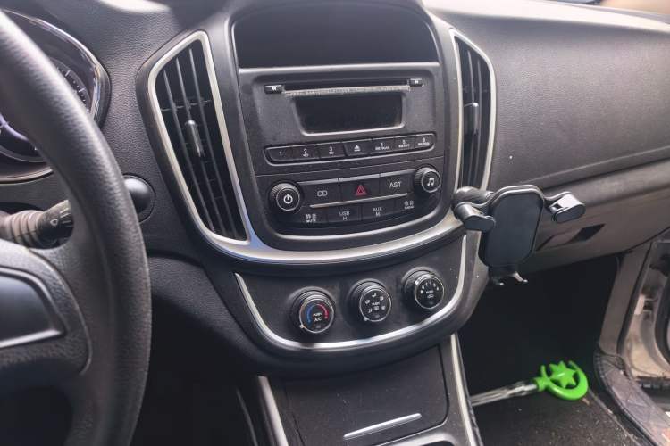 Used Baojun 560 2016 1.8L Manual Comfort Edition Audio And AC Panel
