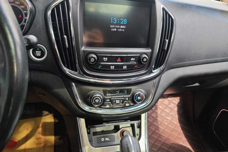 Used Baojun 560 2016 1.8L iAMT Luxury Model Audio And AC Panel