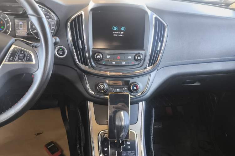 Used Baojun 560 2016 1.8L iAMT Luxury Model Audio And AC Panel