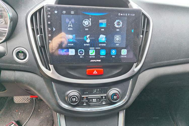 Used Baojun 560 2016 1.8L iAMT Luxury Model Audio And AC Panel