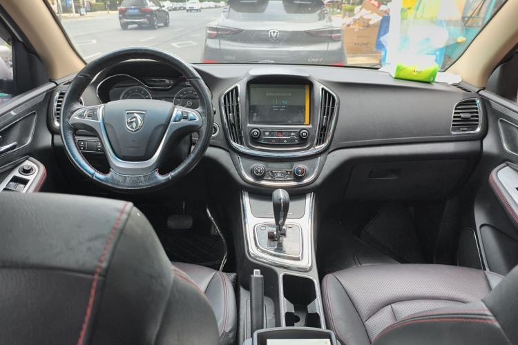 Used Baojun 560 2016 1.8L iAMT Luxury Model Center Console