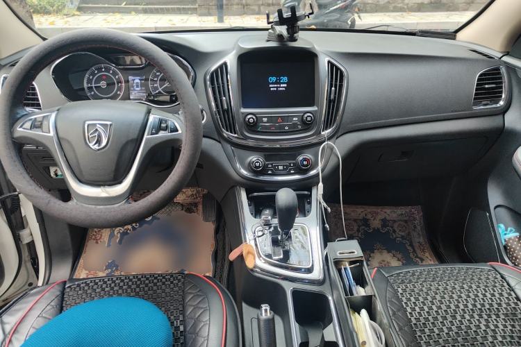 Used Baojun 560 2016 1.8L iAMT Luxury Model Center Console