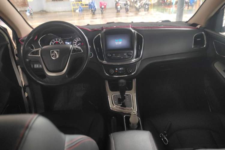 Used Baojun 560 2016 1.8L iAMT Luxury Model Center Console