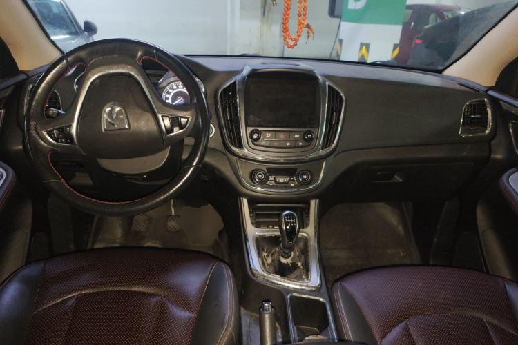 Used Baojun 560 2016 1.8L Manual Luxury Edition Center Console