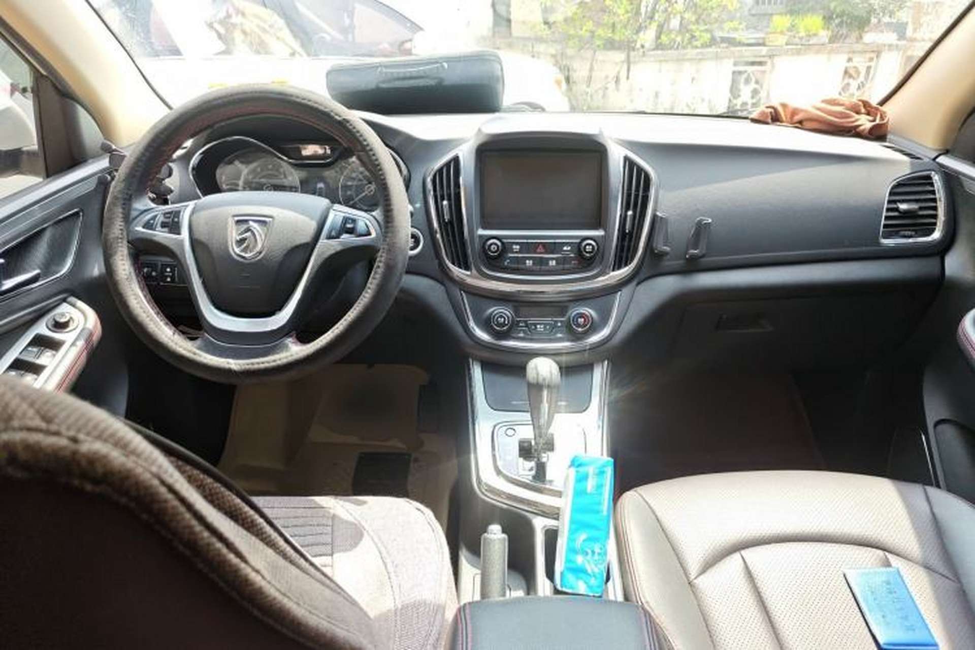 Used Baojun 560 2016 1.8L iAMT Luxury Model Center Console