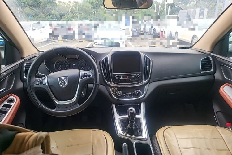 Used Baojun 560 2016 1.8L Manual Elite Edition Center Console