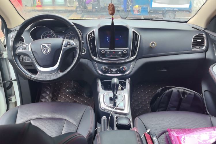 Used Baojun 560 2016 1.8L iAMT Luxury Model Center Console